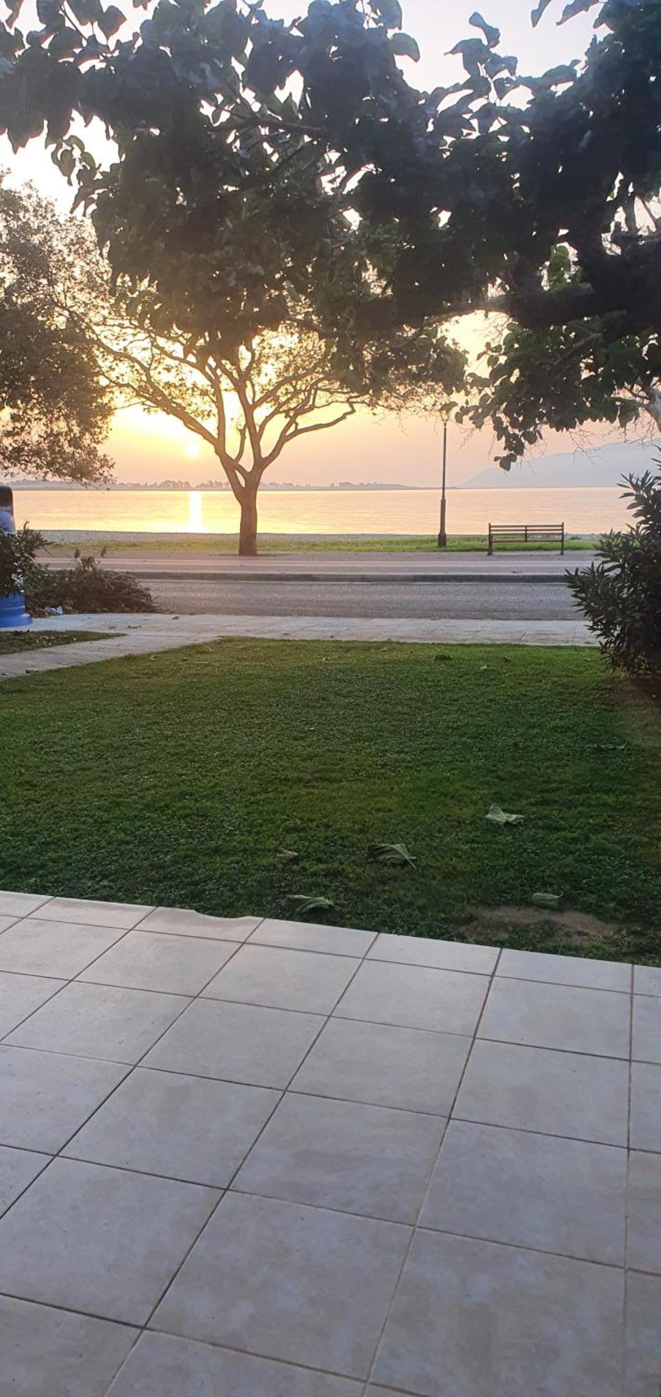 Nafpaktos Seaside Apartment Kültér fotó